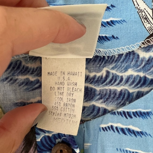 Vintage Hawaiian Sleeveless Top with Button Front, Tropical Print, Size Medium - Picture 4 of 6